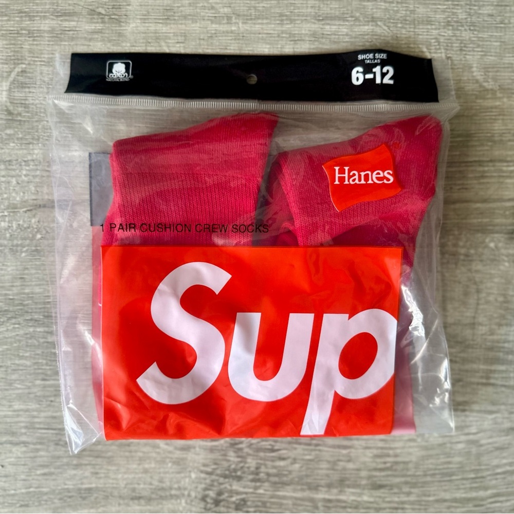 2x Pairs SUPREME x Hanes Crew Socks • Red • Size Med/Large • BNWT